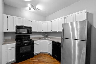 2315 W McLean Ave, Unit 1w in Chicago, IL - Building Photo