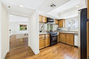 North Harper House in West Hollywood, CA - Building Photo