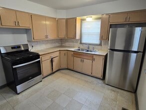 5973-75 n 83rd st, Unit 5973 in Milwaukee, WI - Foto de edificio - Building Photo