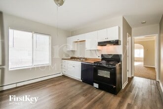 577 Washington Park in Waukegan, IL - Building Photo - Building Photo