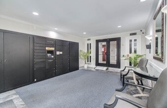 355 N Post Oak Ln, Unit 637 in Houston, TX - Building Photo - Building Photo