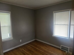 19404 Kenosha St in Harper Woods, MI - Building Photo - Building Photo