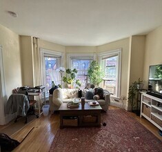 223 Newbury St, Unit 3F in Boston, MA - Building Photo - Building Photo