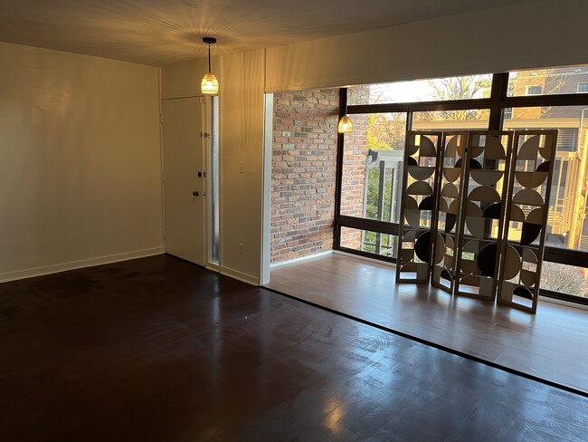 property at 1040 Cherokee Rd