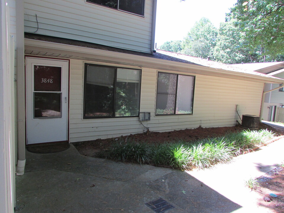 3848 Mulkey Cir SW in Marietta, GA - Building Photo