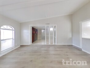 414 Hemlock Dr in Grand Prairie, TX - Foto de edificio - Building Photo