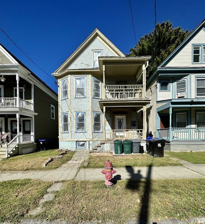 22 Dean Pl-Unit -1 in Poughkeepsie, NY - Building Photo