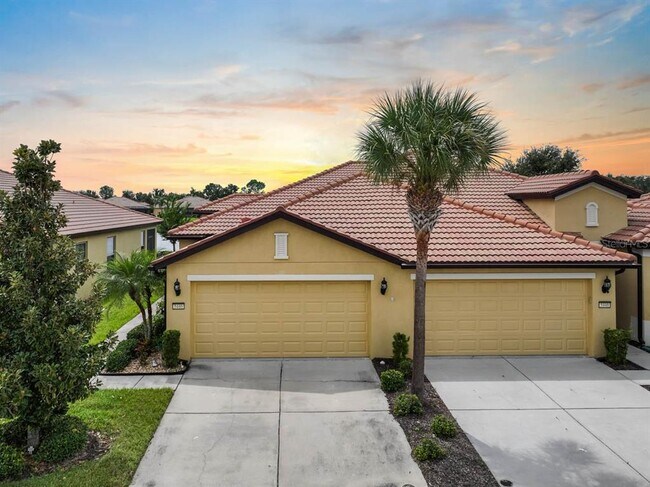 5446 Sunset Falls Dr in Apollo Beach, FL - Building Photo - Building Photo