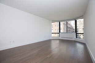 70 Battery Pl, Unit 412 in New York, NY - Building Photo