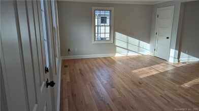 35 Graves Ave in Guilford, CT - Building Photo - Building Photo