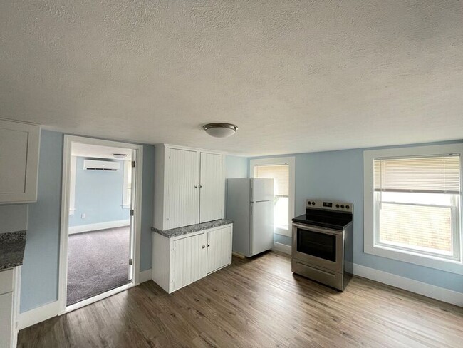 property at 139 W Hollis St