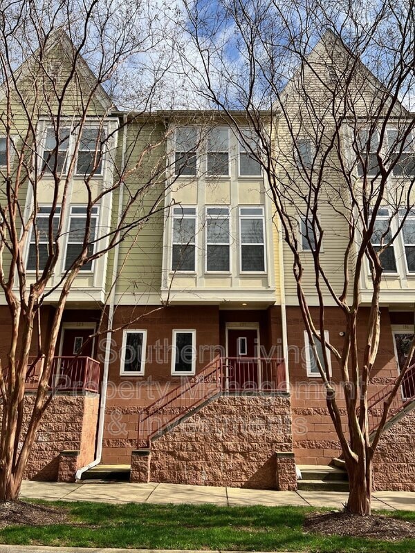 property at 127 S Sycamore St