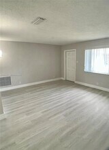 6990 NW 17th St in Margate, FL - Building Photo - Building Photo