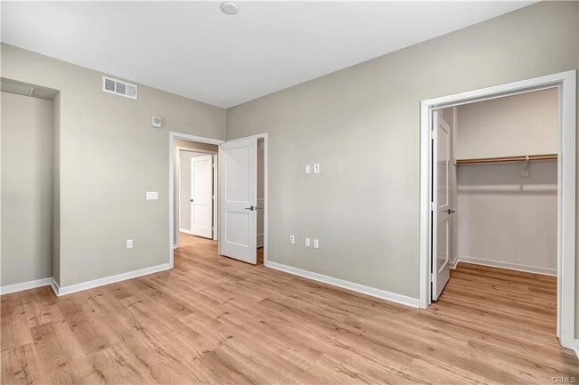 105 Bowery in Irvine, CA - Building Photo - Building Photo