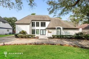 11818 Oakcroft Dr, Unit 2704 in Houston, TX - Building Photo