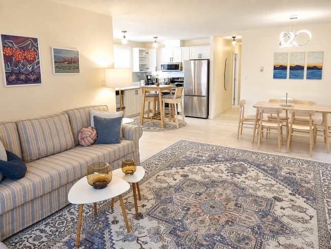 2338 Chesterfield Av in North Vancouver, BC - Building Photo - Building Photo