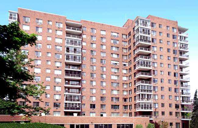 Parkway Condominiums in Niagara Falls, NY - Building Photo - Building Photo