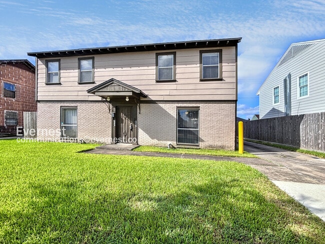 property at 3338 Blodgett St