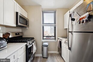 135 S 19th St in Philadelphia, PA - Building Photo
