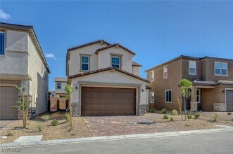 9885 Angel Valley Dr in Las Vegas, NV - Building Photo - Building Photo