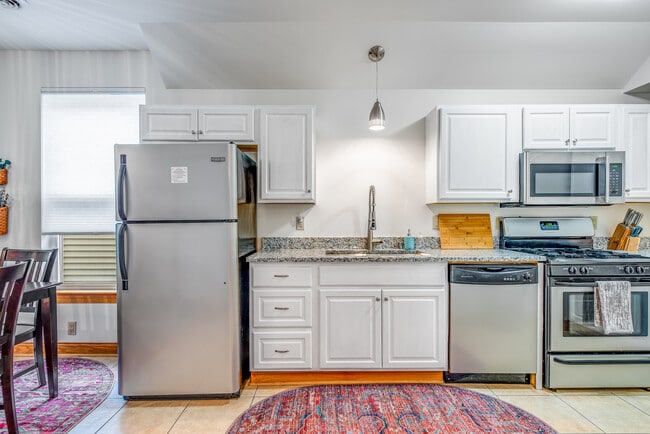 1400 College Ave, Unit 2 in Racine, WI - Building Photo - Building Photo