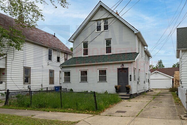 1079 E 68th St in Cleveland, OH - Building Photo - Building Photo