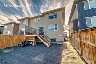 182 Willow Pl. in Cochrane, AB - Building Photo - Building Photo