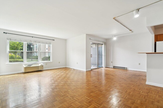 1111 River Rd in Edgewater, NJ - Building Photo - Building Photo