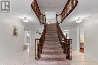 2556 Hammond Rd in Mississauga, ON - Building Photo - Building Photo