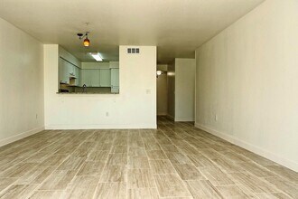 13827 Fairway Island Dr in Orlando, FL - Building Photo - Building Photo
