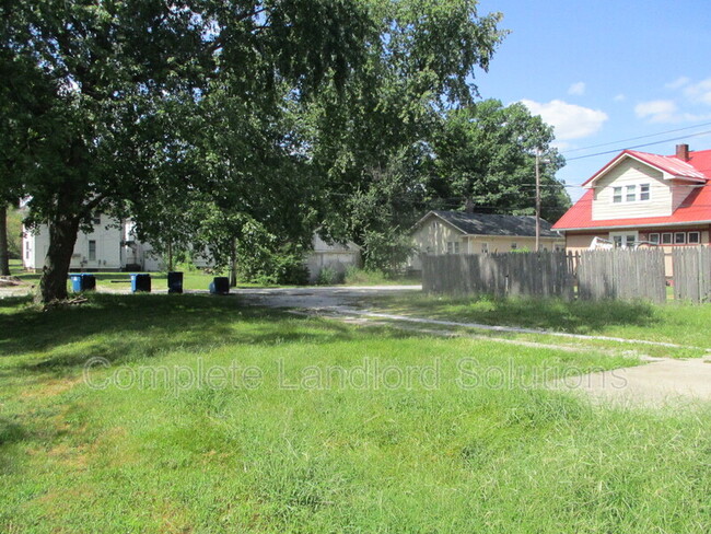 1034 N 8th St in Terre Haute, IN - Building Photo - Building Photo