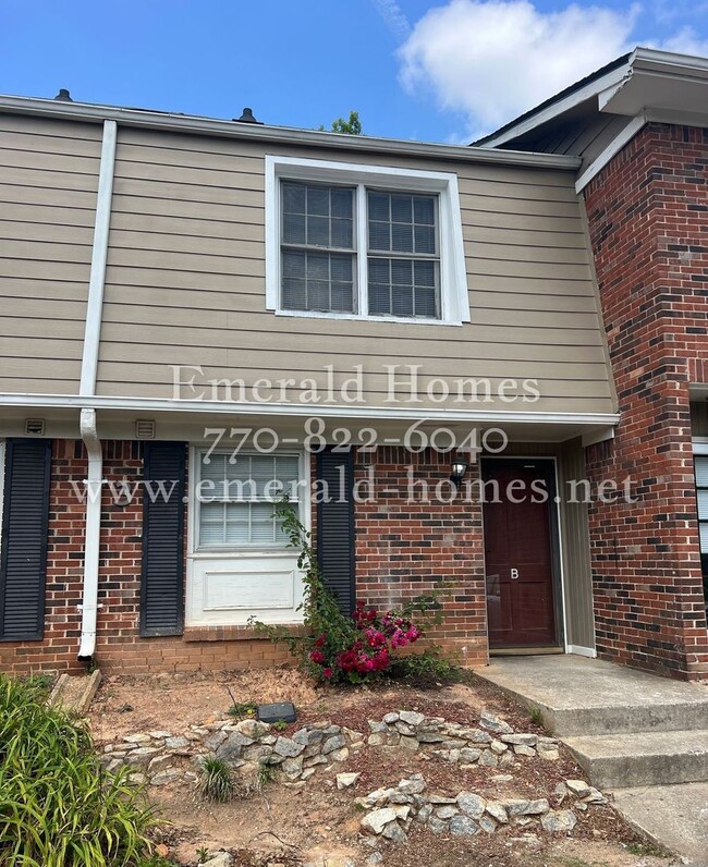 property at 2050b Kings Gate Cir SW