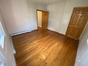 42 Waugh St, Unit #2 in Lowell, MA - Building Photo - Building Photo