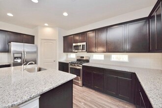 18325 Urbano Dr in Pflugerville, TX - Building Photo - Building Photo