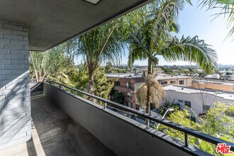 8401 Fountain Ave in West Hollywood, CA - Building Photo - Building Photo