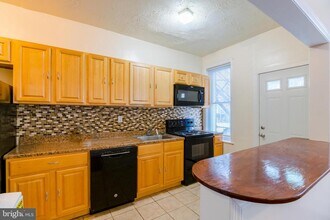 4628 Sansom St-Unit -UNIT A in Philadelphia, PA - Building Photo - Building Photo