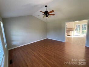 2474 Oak Valley Ln in Maiden, NC - Foto de edificio - Building Photo