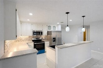 17 South Dr in Pharr, TX - Foto de edificio - Building Photo