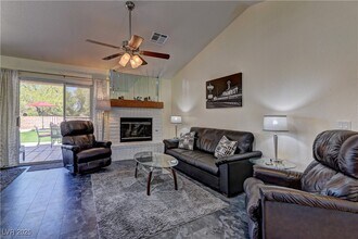 8912 Signal Terrace Dr in Las Vegas, NV - Building Photo - Building Photo
