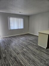 509 Green Valley Dr in Mount Vernon, IN - Foto de edificio - Building Photo