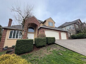 8223 NW Hazeltine St in Portland, OR - Foto de edificio - Building Photo