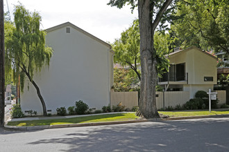 Quail Court in Sacramento, CA - Foto de edificio - Building Photo