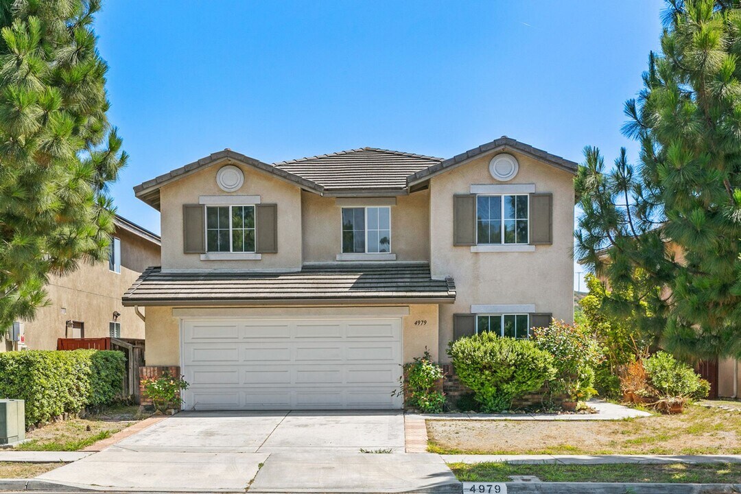 4979 Cimarron Way in San Diego, CA - Building Photo