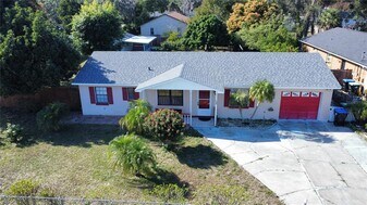 126 N Observatory Dr in Orlando, FL - Building Photo