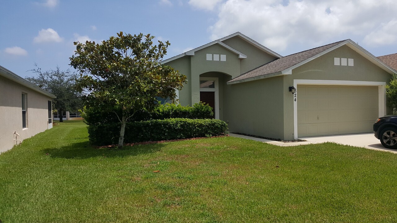 324 Dahoon Holly Dr in Daytona Beach, FL - Building Photo