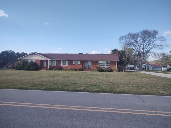 471 Wetherington Landing Rd in Stella, NC - Building Photo - Building Photo