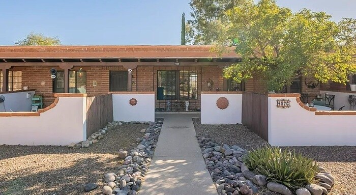 457 S Paseo Quinta in Green Valley, AZ - Building Photo
