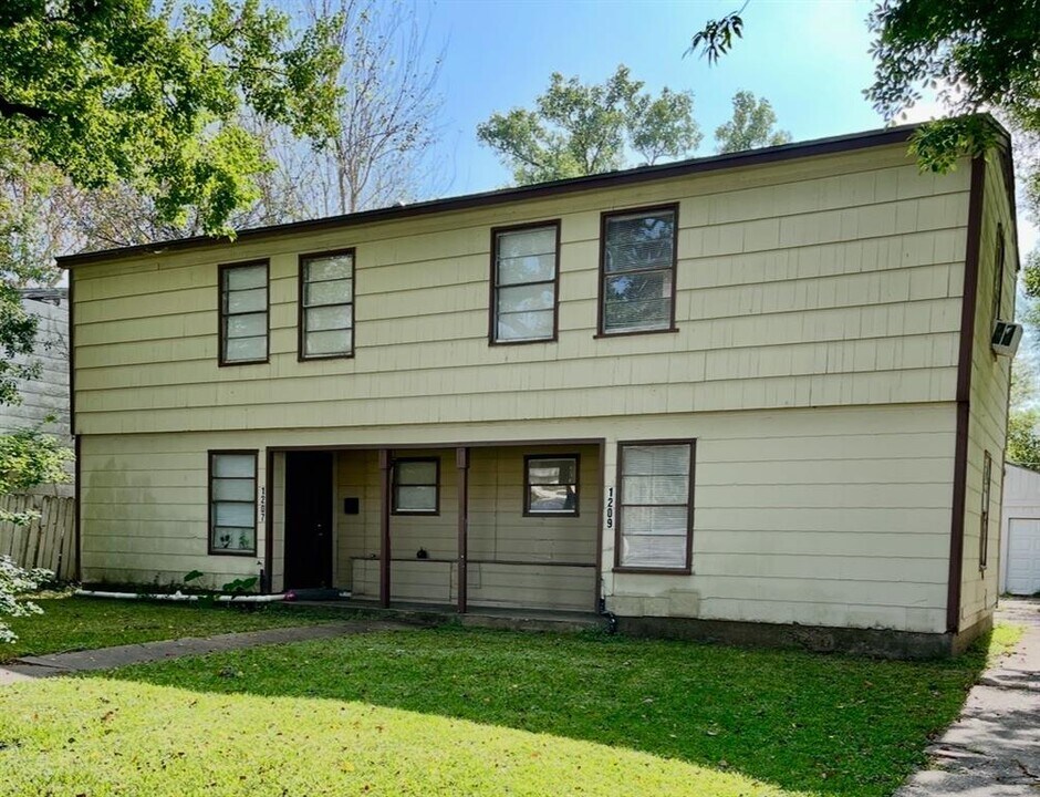 1209 2nd St N in Texas City, TX - Building Photo