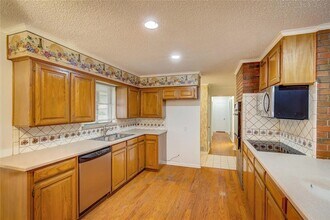 106 Jefferson Ave in Desoto, TX - Building Photo - Building Photo