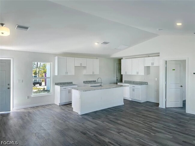 3929 NW 42nd Ln in Cape Coral, FL - Building Photo - Building Photo